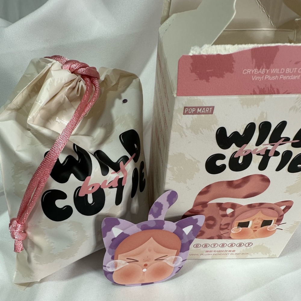 CRYBABY Wild but Cutie Vinyl Plush Pendant CONFIRMED NEON CUTIE Box Pop Mart - Picture 3 of 12